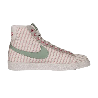 NIKE W'S BLAZER MID