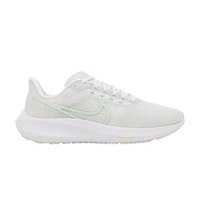 NIKE WMNS AIR ZOOM PEGASUS 39 'PURE PLATINUM BARELY GREEN'