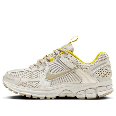 NIKE (WMNS) Nike Air Zoom Vomero 5 'Light Bone'