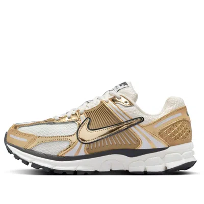 NIKE (WMNS) Nike Air Zoom Vomero 5 'Metallic Gold'