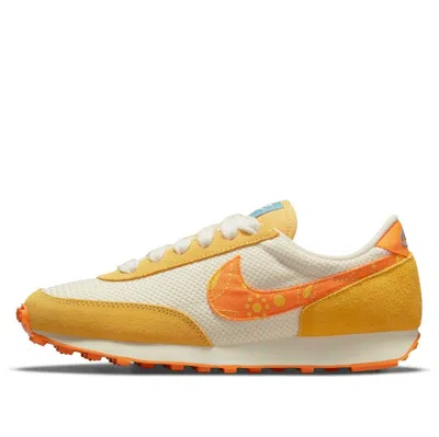 NIKE (WMNS) Nike Daybreak 'Paisley Swoosh - Pale Ivory Magma Orange'
