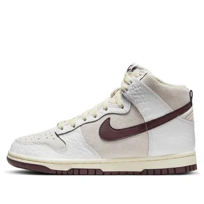 NIKE (WMNS) Nike Dunk High 'Light Orewood Brown'