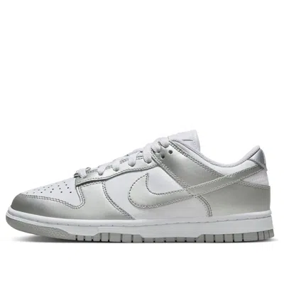 NIKE (WMNS) Nike Dunk Low 'Metallic Silver'