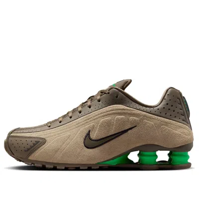 NIKE (WMNS) Nike Shox R4 'Olive Khaki'