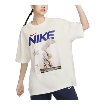 NIKE (WMNS) Nike Sportswear Graphic Oversized T-shirt Asia Sizing 'Sail'