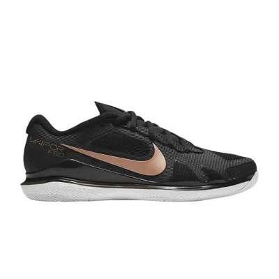 NIKE WMNS NIKECOURT AIR ZOOM VAPOR PRO 'BLACK METALLIC RED BRONZE'