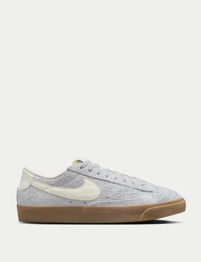 NIKE WOMEN'S BLAZER LOW '77 VINTAGE SHOES