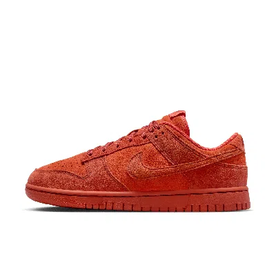 NIKE WOMEN'S DUNK LOW SE SHOES