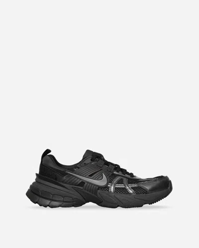 NIKE WOMEN S V2K RUN SNEAKERS BLACK / DARK SMOKE GREY