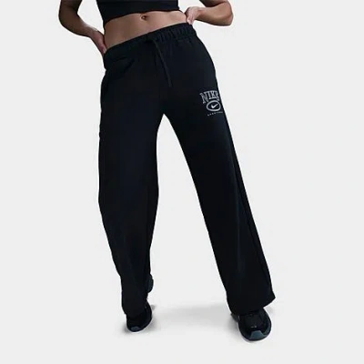 NIKE NIKE WOMEN'S SPORTSWEAR CLUB FLEECE MID-RISE WIDE-LEG GRAPHIC PANTS