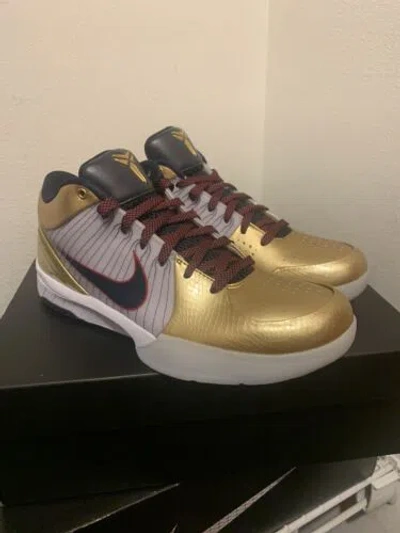 NIKE NIKE ZOOM KOBE 4 PROTRO 2024 GOLD MEDAL SIZE 8.5 FQ3544-100 BRAND IN HAND