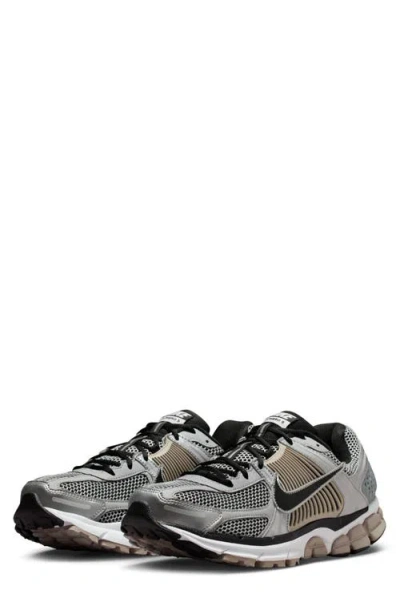 NIKE NIKE ZOOM VOMERO 5 SNEAKER