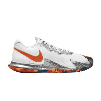 NIKE NIKECOURT AIR ZOOM VAPOR CAGE 4 HC 'TEAM ORANGE CAMO'
