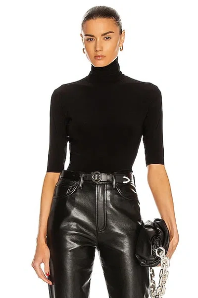 NORMA KAMALI SLIM FIT SHORT SLEEVE TURTLENECK TOP