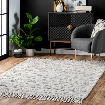 NULOOM HAND WOVEN TABATHA TASSEL AREA RUG