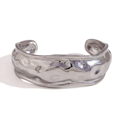 OLIVIA LE WOMEN'S SILVER JORDANA HAMMERED WIDE OPEN CUFF BRACELET