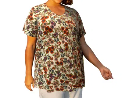 ON THE PLUS SIDE PRINTED SCOOP NECK SHORT SLEEVE TAYLOR TUNIC - PLUS SIZE IN WHITE GROUND FLORAL