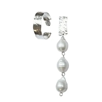OOLO LONDON WOMEN'S SILVER / WHITE WIND & RAIN ASYMMETRICAL HAMMERED SILVER HOOP AND PEARL DANGLE