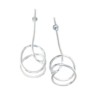 OOLO LONDON WOMEN'S SLOW MOVING TANGLE EARRINGS IN SILVER