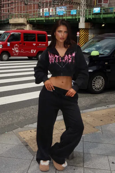 OUTCAST NYA CROPPED HOODIE WASHED BLACK