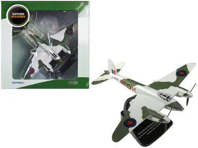 OXFORD DIECAST DEHAVILLAND MOSQUITO FB MKVI COMBAT AIRCRAFT "SQD. LDR. ROBERT ALLEN KIP AND FLT. LT. PETER HULETSKY