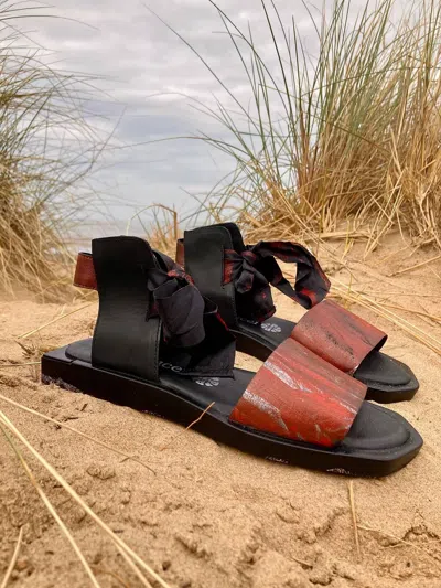 PAPUCEI WOMEN'S OXANA SANDAL IN RED