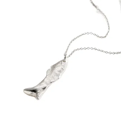 POSH TOTTY DESIGNS WOMEN'S SILVER SMALL FORTUNE FISH PENDANT NECKLACE