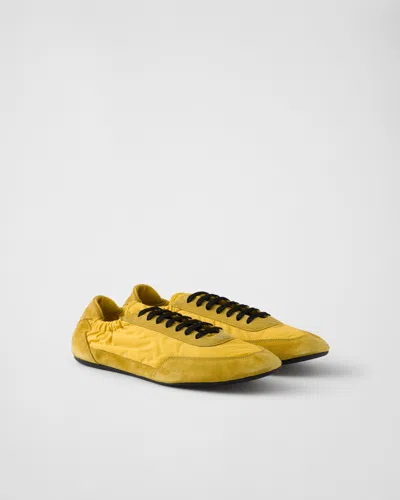 PRADA ELASTISCHE COLLAPSE SNEAKER AUS RE-NYLON UND WILDLEDER