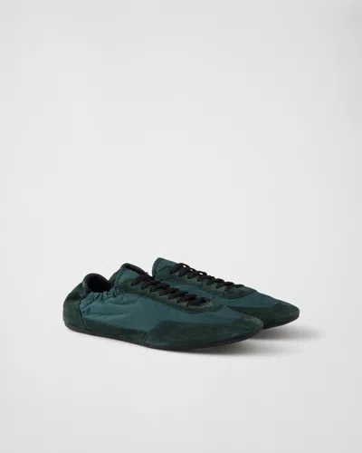 PRADA ELASTISCHE COLLAPSE SNEAKER AUS RE-NYLON UND WILDLEDER