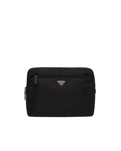 PRADA GROSSE REISEETUI AUS RE-NYLON