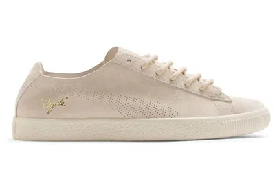 PUMA MEN'S PUMA CLYDE BAIT SNEAKERS IN WHITE/SWAN GOLD