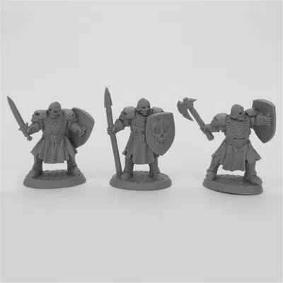 REAPER MINIATURES BONES MAGGOTCROWN MEN AT ARMS MINIATURES, BLACK - PACK OF 3