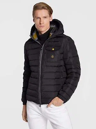 REFRIGIWEAR REFRIGIWEAR ELEGANT BLACK HOODED DOWN JACKET WITH CHIC OLIVE ACCENT