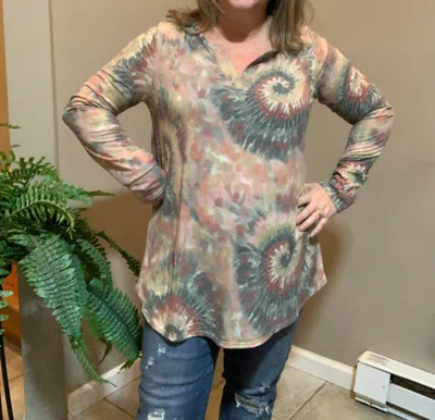 SEW IN LOVE SWIRL NOTCH LONG SLEEVE TOP IN TIE DYE
