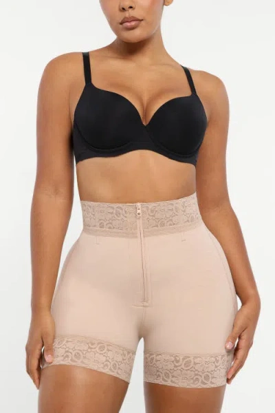 SHAPELLX SHAPELLX MID-RISE STEEL BONED BUTT-LIFTING SHORTS