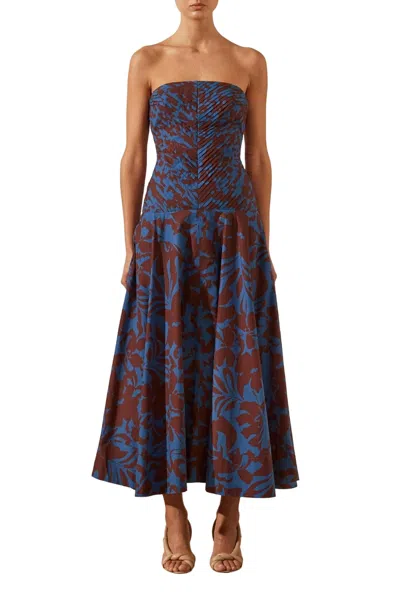 SHONA JOY CATIA STRAPLESS PLEATED MIDI DRESS IN STRONG BLUE / DEEP WINE