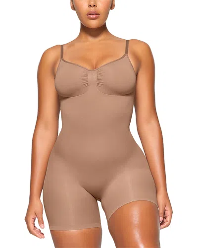 SKIMS SEAMLESS SCULPT MID THIGH BODYSUIT