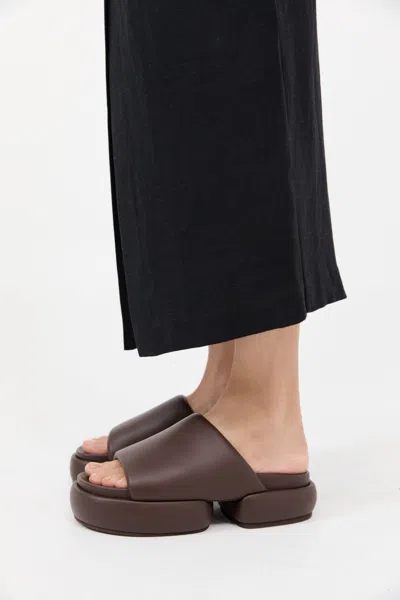 ST AGNI MINIMAL PILLOW SLIDES