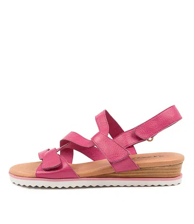 SUPERSOFT SUPERSOFT HOPSCOTCH FUCHSIA LEATHER WOMENS SHOES CASUAL SANDALS SANDALS FLAT