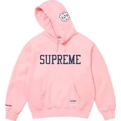 SUPREME SUPREME®/MITCHELL & NESS® NCAA HOODED SWEATSHIRT UNC PINK XL IN HAND