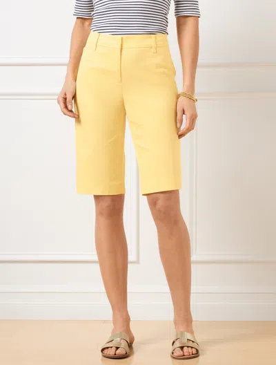 TALBOTS PETITE - PERFECT SHORTS - 10.5Â - CORN SILK - 4 TALBOTS