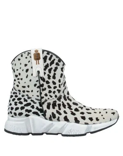 TEXAS ROBOT TEXAS ROBOT WOMAN ANKLE BOOTS WHITE SIZE 6 LEATHER