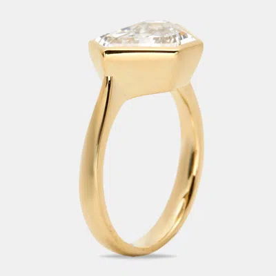 THE DIAMOND EDIT 3.50 CTS TRIANGLE STEP CUT LAB GROWN DIAMOND 18K YELLOW GOLD RING SIZE 51