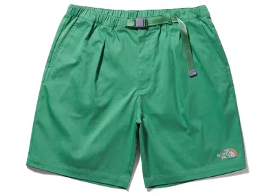 THE NORTH FACE MEN'S THE NORTH FACE X CLOT WOVEN SHORTS IN GREEN