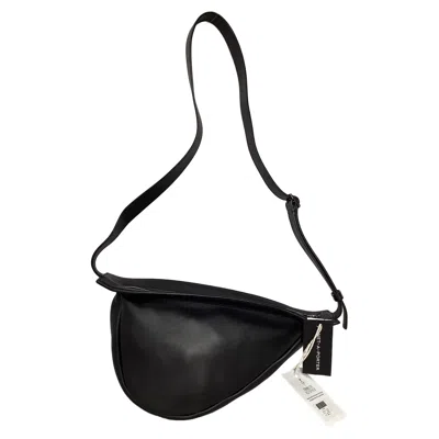 THE ROW SLOUCHY BANANA SHOULDER BAG IN BLACK LEATHER