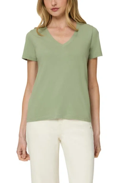 THE STANDARD STITCH THE STANDARD STITCH THE V NECK TEE