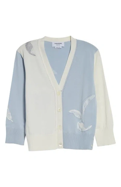 THOM BROWNE THOM BROWNE FUN-MIX 4-BAR FEATHER INTARSIA THREE QUARTER SLEEVE CARDIGAN
