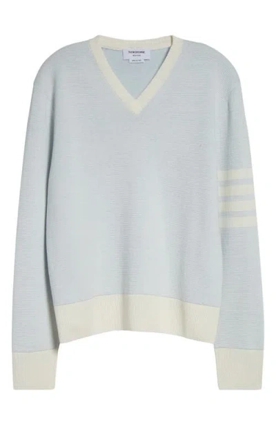 THOM BROWNE THOM BROWNE RELAXED FIT 4-BAR TEXTURED STRIPE V-NECK LINEN & COTTON SWEATER