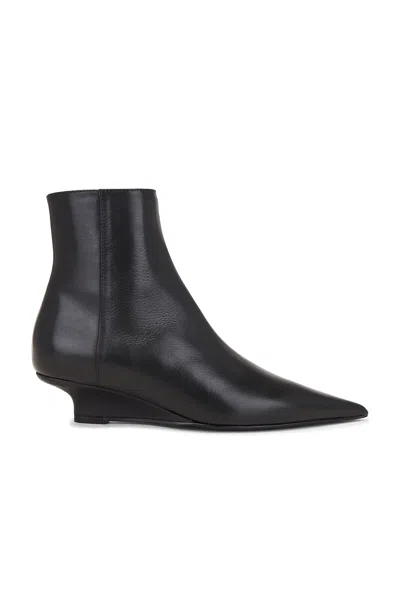 TOTÊME SHARP LEATHER ANKLE BOOT