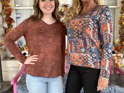 TRISHA TYLER REVERSIBLE V NECK MOSAIC PRINT TOP IN ORANGE